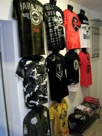 limitierte, selbst designte visual kei hosen und shirts von untot im x kawaii showroom